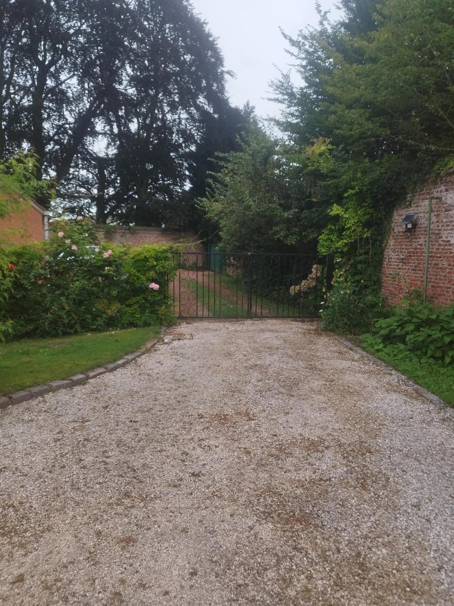 Au Pied De Lille Bed and Breakfast Buitenkant foto